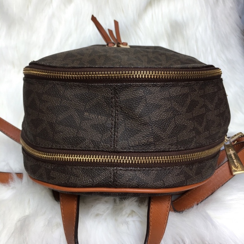 Michael Kors Rhea medium brown backpack - Picture 2 of 5